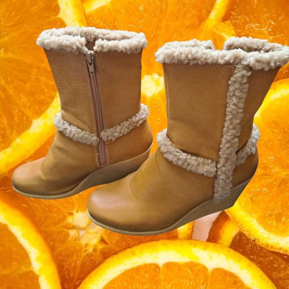 Rouge Helium Tan Heeled Boots With Faux Fur Accent Size 8.5